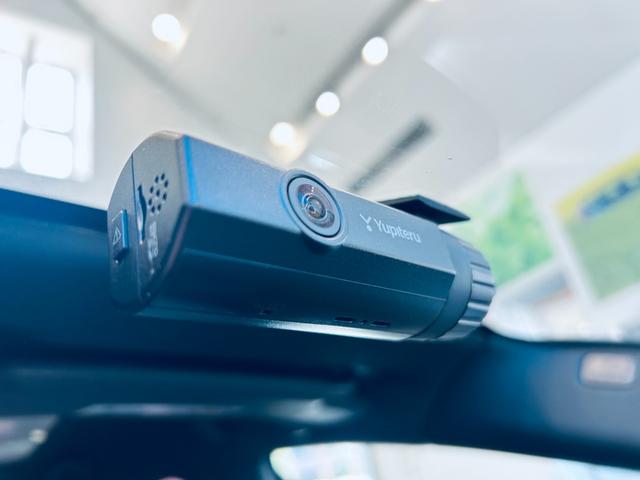 Ｖ４０ クロスカントリー　Ｄ４　アクティブエディション　１５０台限定　ガラスルーフ　ＨａｒｍａｎＫａｒｄｏｎ　ＡＣＣ　ＢＬＩＳ　純正ナビ　ＴＶ　Ｂカメラ　純正１７インチＡＷ　ＬＥＤヘッドライト　白黒革　パワーシート　Ｄシートメモリ　シートヒーター（73枚目）