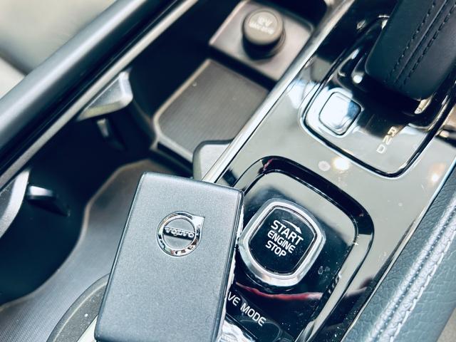ＸＣ９０ Ｂ５　ＡＷＤ　ノルディック・エディション　１００台限定　パノラマＳＲ　ＨａｒｍａｎＫａｒｄｏｎ　ＡＣＣ　ＢＬＩＳ　純正ナビ　ＴＶ　３６０°ｃａｒｐｌａｙ　純２０インチＡＷ　ＬＥＤヘッドライト　電動リアゲート　黒革　メモリパワーシート　自動駐車（73枚目）