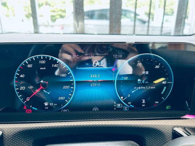 ＣＬＡクラス シューティングブレーク ＣＬＡ２００ｄ　シューティングブレーク　ＡＭＧライン　レーダーセーフティ　純正ナビ　ＴＶ　バックカメラ　純正１８インチＡＷ　ＬＥＤ　アンビエントライト　電動リアゲート　ＡＣＣ　ＢＳＭ　ハーフ革　メモリパワーシート　シートヒーター　ワイヤレス充電（3枚目）