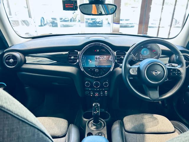 MINI クーパー クラシック・トリム ペッパーP インテリジェントセーフティ 1オーナー ACC 純正ディスプレイオーディオ applecarplay バックカメラ 純16インチAW LED ハーフ革 クリアランスソナー ETC ドラレコ(2枚目)