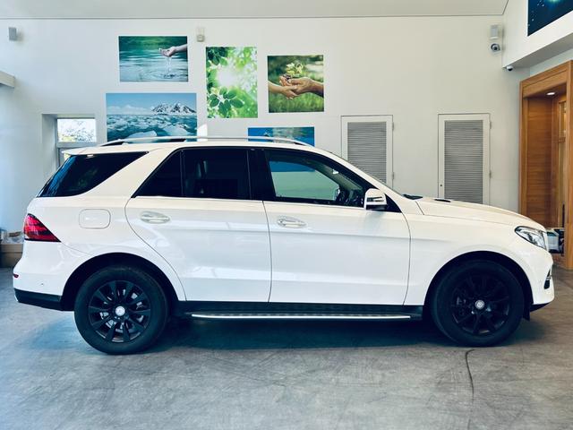 GLE GLE350d 4マチック(本革仕様) レーダーセーフティP パノラマSR ACC 純正18インチAW LEDヘッドライト 電動リアゲート ブラインドスポット クリアランスソナー 黒革 メモリパワーシート シートヒーター ルーフレール(6枚目)