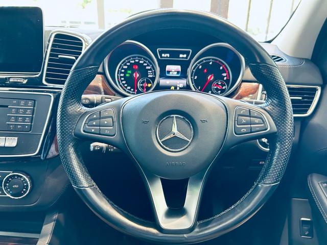 GLE GLE350d 4マチック(本革仕様) レーダーセーフティP パノラマSR ACC 純正18インチAW LEDヘッドライト 電動リアゲート ブラインドスポット クリアランスソナー 黒革 メモリパワーシート シートヒーター ルーフレール(78枚目)