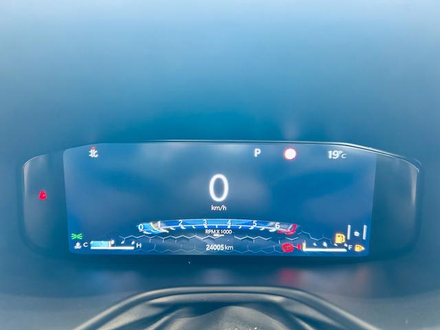 販売車輌は全て正規ディーラー車のみ。お乗りいただいてからもご安心いただける「フルサポート保証」。