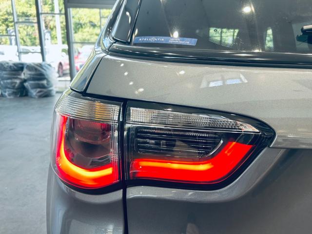 安心してカーライフを始めていただく事ができるよう、納車前にディーラー整備工場もしくは熟練メカニックが在籍する整備工場にて点検を行ない、必要な整備を実施致します。