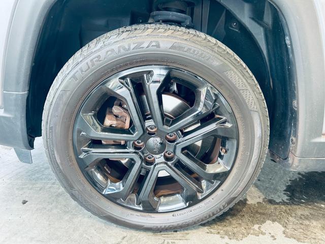 ＬＩＢＥＲＡＬＡは自分好みのライブラリーでお好きな本を選んでいく楽しさと同じように、ご自身の感性に合ったプレミアムカーを選んでいく楽しさを感じて頂くための空間をご提供させて頂きます。