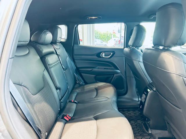 国道沿いに関わらず、大型ショッピングモール内の出店も展開しております。