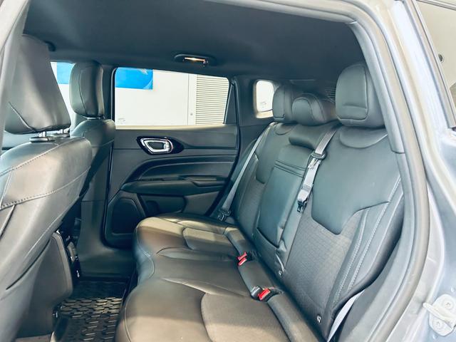 ラテン語の「自由」と「翼」を組み合わせたブランドネーム、ＬＩＢＥＲＡＬＡ　既成概念にとらわれない「自由」な発想と、あらゆることに興味を持つ知識の「翼」。