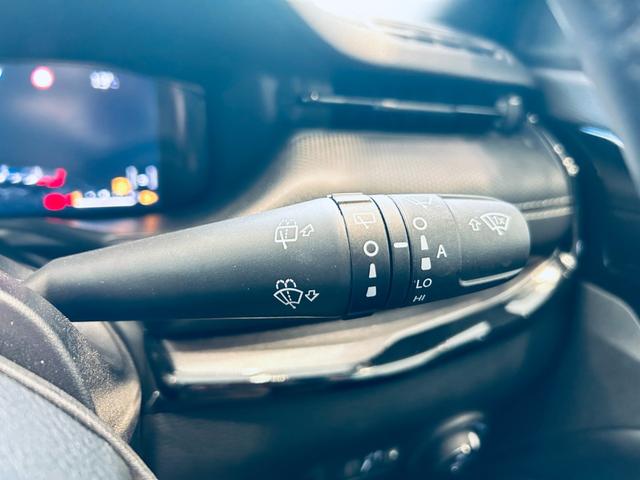 愛車に触れるよろこび、更なる高級感を添えて。ボディー・コーティング　ＩｎｏｖｅｃｔｉｏｎＲをご準備しております。深い光沢と重厚な艶を実現。深い輝きをいつまでも保ちます。