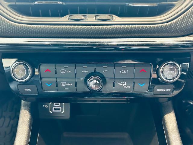 この度は、ＬＩＢＥＲＡＬＡ大阪の物件にご注目いただき誠にありがとうございます。安心してお乗り頂ける輸入車を全国のお客様にご提案、ご提供申し上げております。