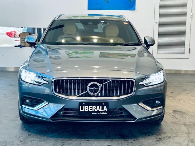 Ｖ６０ Ｂ５　インスクリプション　ＨａｒｍａｎＫａｒｄｏｎ　ＨＵＤ　ＡＣＣ　ＢＬＩＳ　純正ナビ　ＴＶ　３６０°ｃａｒｐｌａｙ　純１８インチＡＷ　ＬＥＤ　電動リアゲート　革シート　メモリパワーシート　エアシートヒーター　ワイヤレス充電（5枚目）