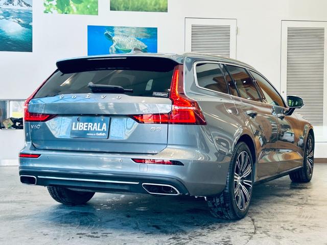 Ｖ６０ Ｂ５　インスクリプション　ＨａｒｍａｎＫａｒｄｏｎ　ＨＵＤ　ＡＣＣ　ＢＬＩＳ　純正ナビ　ＴＶ　３６０°ｃａｒｐｌａｙ　純１８インチＡＷ　ＬＥＤ　電動リアゲート　革シート　メモリパワーシート　エアシートヒーター　ワイヤレス充電（7枚目）