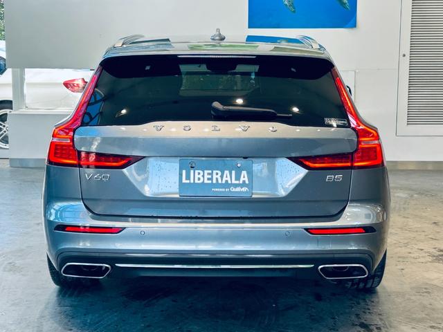 Ｖ６０ Ｂ５　インスクリプション　ＨａｒｍａｎＫａｒｄｏｎ　ＨＵＤ　ＡＣＣ　ＢＬＩＳ　純正ナビ　ＴＶ　３６０°ｃａｒｐｌａｙ　純１８インチＡＷ　ＬＥＤ　電動リアゲート　革シート　メモリパワーシート　エアシートヒーター　ワイヤレス充電（8枚目）