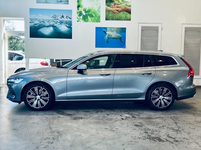 Ｖ６０ Ｂ５　インスクリプション　ＨａｒｍａｎＫａｒｄｏｎ　ＨＵＤ　ＡＣＣ　ＢＬＩＳ　純正ナビ　ＴＶ　３６０°ｃａｒｐｌａｙ　純１８インチＡＷ　ＬＥＤ　電動リアゲート　革シート　メモリパワーシート　エアシートヒーター　ワイヤレス充電（9枚目）