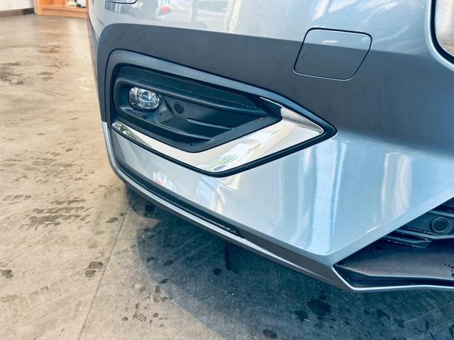 Ｖ６０ Ｂ５　インスクリプション　ＨａｒｍａｎＫａｒｄｏｎ　ＨＵＤ　ＡＣＣ　ＢＬＩＳ　純正ナビ　ＴＶ　３６０°ｃａｒｐｌａｙ　純１８インチＡＷ　ＬＥＤ　電動リアゲート　革シート　メモリパワーシート　エアシートヒーター　ワイヤレス充電（12枚目）