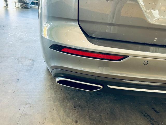 Ｖ６０ Ｂ５　インスクリプション　ＨａｒｍａｎＫａｒｄｏｎ　ＨＵＤ　ＡＣＣ　ＢＬＩＳ　純正ナビ　ＴＶ　３６０°ｃａｒｐｌａｙ　純１８インチＡＷ　ＬＥＤ　電動リアゲート　革シート　メモリパワーシート　エアシートヒーター　ワイヤレス充電（17枚目）