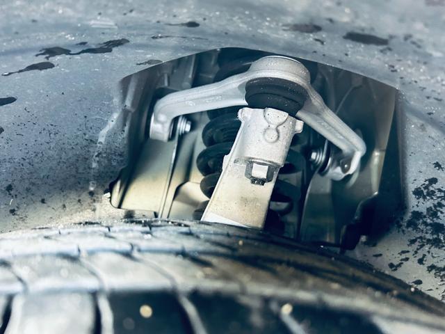 Ｖ６０ Ｂ５　インスクリプション　ＨａｒｍａｎＫａｒｄｏｎ　ＨＵＤ　ＡＣＣ　ＢＬＩＳ　純正ナビ　ＴＶ　３６０°ｃａｒｐｌａｙ　純１８インチＡＷ　ＬＥＤ　電動リアゲート　革シート　メモリパワーシート　エアシートヒーター　ワイヤレス充電（29枚目）