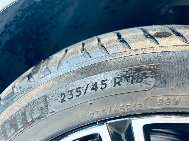 Ｖ６０ Ｂ５　インスクリプション　ＨａｒｍａｎＫａｒｄｏｎ　ＨＵＤ　ＡＣＣ　ＢＬＩＳ　純正ナビ　ＴＶ　３６０°ｃａｒｐｌａｙ　純１８インチＡＷ　ＬＥＤ　電動リアゲート　革シート　メモリパワーシート　エアシートヒーター　ワイヤレス充電（30枚目）