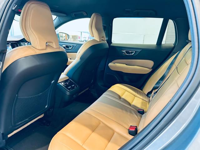 Ｖ６０ Ｂ５　インスクリプション　ＨａｒｍａｎＫａｒｄｏｎ　ＨＵＤ　ＡＣＣ　ＢＬＩＳ　純正ナビ　ＴＶ　３６０°ｃａｒｐｌａｙ　純１８インチＡＷ　ＬＥＤ　電動リアゲート　革シート　メモリパワーシート　エアシートヒーター　ワイヤレス充電（40枚目）