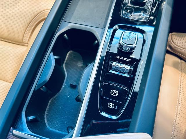 Ｖ６０ Ｂ５　インスクリプション　ＨａｒｍａｎＫａｒｄｏｎ　ＨＵＤ　ＡＣＣ　ＢＬＩＳ　純正ナビ　ＴＶ　３６０°ｃａｒｐｌａｙ　純１８インチＡＷ　ＬＥＤ　電動リアゲート　革シート　メモリパワーシート　エアシートヒーター　ワイヤレス充電（66枚目）