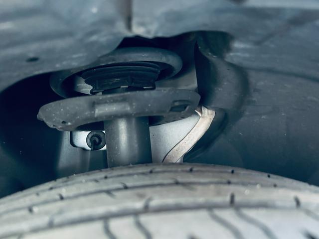 ＬＩＢＥＲＡＬＡは輸入車と本を愛される方々に少しだけ上質な時間が過ぎていくように、落ち着きのある空間をご用意しております。