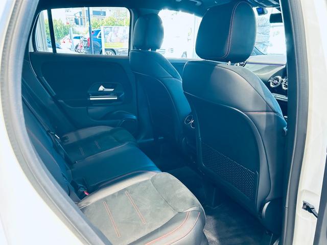 私共、輸入車専門店ＬＩＢＥＲＡＬＡをはじめ、　ＢＭＷの新車ディーラー、軽自動車専門店、国産ミニバン専門店、ＳＵＶ専門店など、多くの販売チャネルをご用意しております。