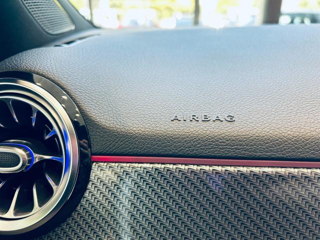 この度は、ＬＩＢＥＲＡＬＡ大阪の物件にご注目いただき誠にありがとうございます。安心してお乗り頂ける輸入車を全国のお客様にご提案、ご提供申し上げております。