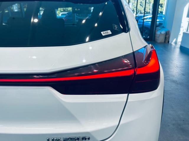 UX UX250h Fスポーツ 純正ナビ TV 360° ACC BSM 純正18インチAW LEDヘッドライト 電動リアゲート クリアランスソナー 革シート パワーシート Dシートメモリ シートヒーター ステアリングヒーター(15枚目)