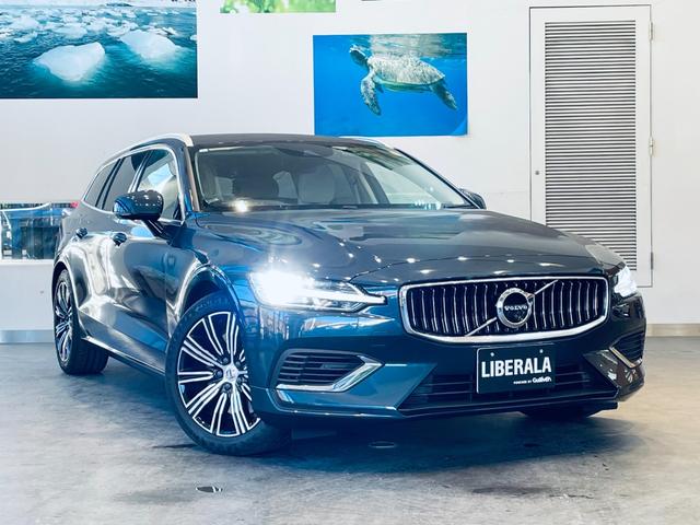 Ｖ６０ Ｔ６　ツインエンジン　ＡＷＤ　モメンタム　ＨＵＤ　ＡＣＣ　ＨａｒｍａｎＫａｒｄｏｎ　ＢＬＩＳ　純正ナビ　ＴＶ　３６０°ｃａｒｐｌａｙ　純１８インチＡＷ　ＬＥＤ　電動リアゲート　革シート　メモリパワーシート　エアシートヒーター　自動駐車（2枚目）