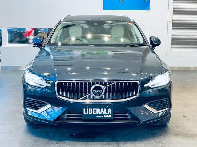 Ｖ６０ Ｔ６　ツインエンジン　ＡＷＤ　モメンタム　ＨＵＤ　ＡＣＣ　ＨａｒｍａｎＫａｒｄｏｎ　ＢＬＩＳ　純正ナビ　ＴＶ　３６０°ｃａｒｐｌａｙ　純１８インチＡＷ　ＬＥＤ　電動リアゲート　革シート　メモリパワーシート　エアシートヒーター　自動駐車（3枚目）