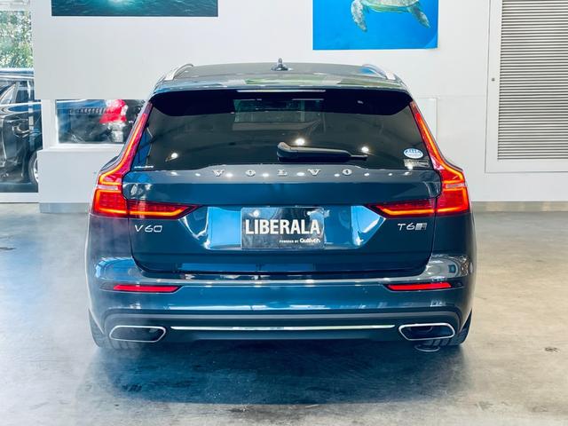 Ｖ６０ Ｔ６　ツインエンジン　ＡＷＤ　モメンタム　ＨＵＤ　ＡＣＣ　ＨａｒｍａｎＫａｒｄｏｎ　ＢＬＩＳ　純正ナビ　ＴＶ　３６０°ｃａｒｐｌａｙ　純１８インチＡＷ　ＬＥＤ　電動リアゲート　革シート　メモリパワーシート　エアシートヒーター　自動駐車（6枚目）
