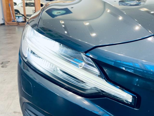 Ｖ６０ Ｔ６　ツインエンジン　ＡＷＤ　モメンタム　ＨＵＤ　ＡＣＣ　ＨａｒｍａｎＫａｒｄｏｎ　ＢＬＩＳ　純正ナビ　ＴＶ　３６０°ｃａｒｐｌａｙ　純１８インチＡＷ　ＬＥＤ　電動リアゲート　革シート　メモリパワーシート　エアシートヒーター　自動駐車（9枚目）