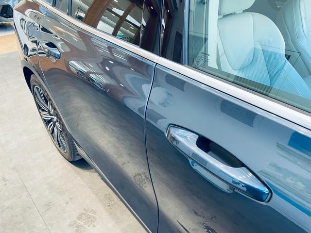 Ｖ６０ Ｔ６　ツインエンジン　ＡＷＤ　モメンタム　ＨＵＤ　ＡＣＣ　ＨａｒｍａｎＫａｒｄｏｎ　ＢＬＩＳ　純正ナビ　ＴＶ　３６０°ｃａｒｐｌａｙ　純１８インチＡＷ　ＬＥＤ　電動リアゲート　革シート　メモリパワーシート　エアシートヒーター　自動駐車（12枚目）