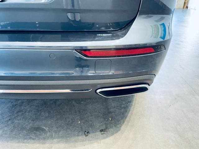 Ｖ６０ Ｔ６　ツインエンジン　ＡＷＤ　モメンタム　ＨＵＤ　ＡＣＣ　ＨａｒｍａｎＫａｒｄｏｎ　ＢＬＩＳ　純正ナビ　ＴＶ　３６０°ｃａｒｐｌａｙ　純１８インチＡＷ　ＬＥＤ　電動リアゲート　革シート　メモリパワーシート　エアシートヒーター　自動駐車（14枚目）