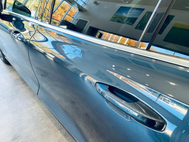 Ｖ６０ Ｔ６　ツインエンジン　ＡＷＤ　モメンタム　ＨＵＤ　ＡＣＣ　ＨａｒｍａｎＫａｒｄｏｎ　ＢＬＩＳ　純正ナビ　ＴＶ　３６０°ｃａｒｐｌａｙ　純１８インチＡＷ　ＬＥＤ　電動リアゲート　革シート　メモリパワーシート　エアシートヒーター　自動駐車（17枚目）