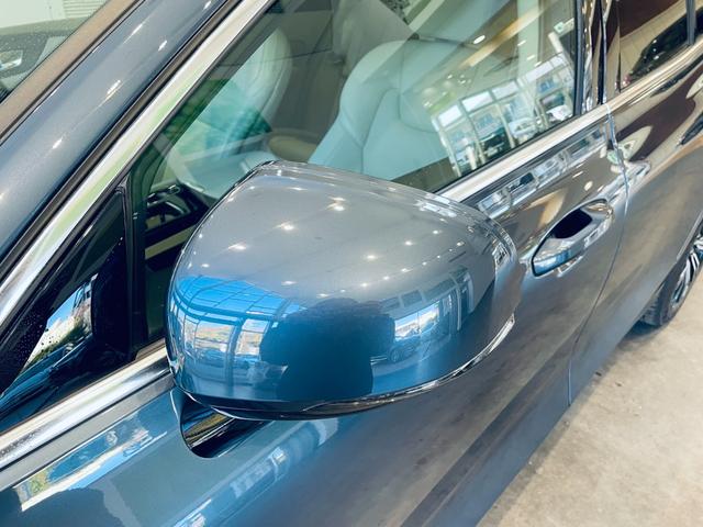 Ｖ６０ Ｔ６　ツインエンジン　ＡＷＤ　モメンタム　ＨＵＤ　ＡＣＣ　ＨａｒｍａｎＫａｒｄｏｎ　ＢＬＩＳ　純正ナビ　ＴＶ　３６０°ｃａｒｐｌａｙ　純１８インチＡＷ　ＬＥＤ　電動リアゲート　革シート　メモリパワーシート　エアシートヒーター　自動駐車（18枚目）