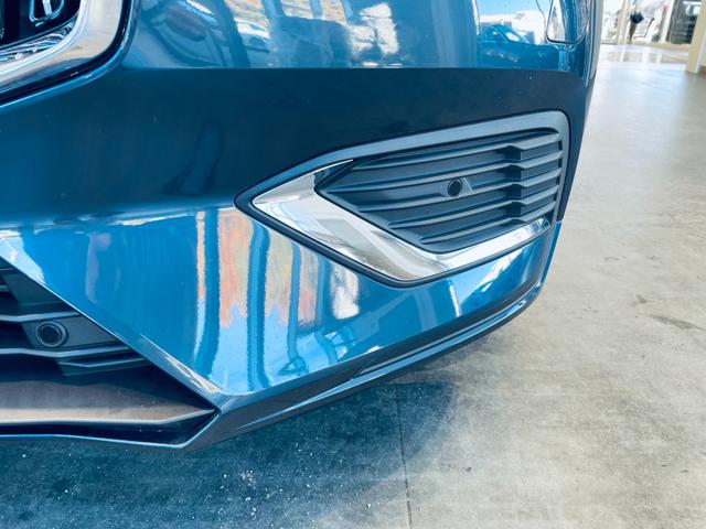 Ｖ６０ Ｔ６　ツインエンジン　ＡＷＤ　モメンタム　ＨＵＤ　ＡＣＣ　ＨａｒｍａｎＫａｒｄｏｎ　ＢＬＩＳ　純正ナビ　ＴＶ　３６０°ｃａｒｐｌａｙ　純１８インチＡＷ　ＬＥＤ　電動リアゲート　革シート　メモリパワーシート　エアシートヒーター　自動駐車（21枚目）