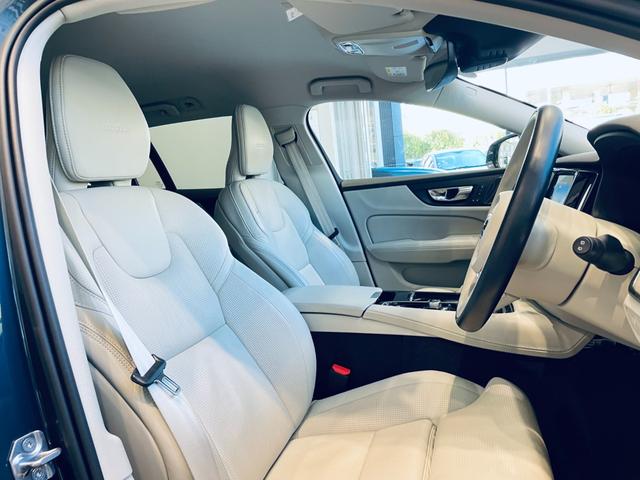 Ｖ６０ Ｔ６　ツインエンジン　ＡＷＤ　モメンタム　ＨＵＤ　ＡＣＣ　ＨａｒｍａｎＫａｒｄｏｎ　ＢＬＩＳ　純正ナビ　ＴＶ　３６０°ｃａｒｐｌａｙ　純１８インチＡＷ　ＬＥＤ　電動リアゲート　革シート　メモリパワーシート　エアシートヒーター　自動駐車（29枚目）