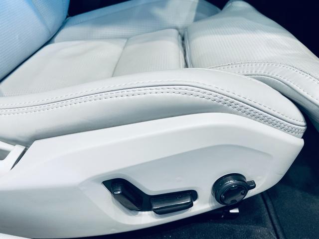 Ｖ６０ Ｔ６　ツインエンジン　ＡＷＤ　モメンタム　ＨＵＤ　ＡＣＣ　ＨａｒｍａｎＫａｒｄｏｎ　ＢＬＩＳ　純正ナビ　ＴＶ　３６０°ｃａｒｐｌａｙ　純１８インチＡＷ　ＬＥＤ　電動リアゲート　革シート　メモリパワーシート　エアシートヒーター　自動駐車（33枚目）