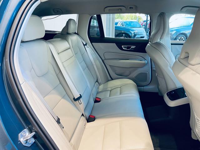 Ｖ６０ Ｔ６　ツインエンジン　ＡＷＤ　モメンタム　ＨＵＤ　ＡＣＣ　ＨａｒｍａｎＫａｒｄｏｎ　ＢＬＩＳ　純正ナビ　ＴＶ　３６０°ｃａｒｐｌａｙ　純１８インチＡＷ　ＬＥＤ　電動リアゲート　革シート　メモリパワーシート　エアシートヒーター　自動駐車（35枚目）