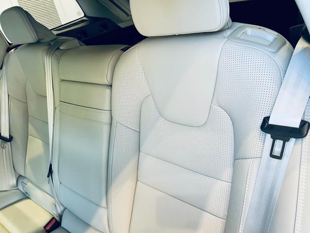 Ｖ６０ Ｔ６　ツインエンジン　ＡＷＤ　モメンタム　ＨＵＤ　ＡＣＣ　ＨａｒｍａｎＫａｒｄｏｎ　ＢＬＩＳ　純正ナビ　ＴＶ　３６０°ｃａｒｐｌａｙ　純１８インチＡＷ　ＬＥＤ　電動リアゲート　革シート　メモリパワーシート　エアシートヒーター　自動駐車（40枚目）