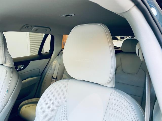 Ｖ６０ Ｔ６　ツインエンジン　ＡＷＤ　モメンタム　ＨＵＤ　ＡＣＣ　ＨａｒｍａｎＫａｒｄｏｎ　ＢＬＩＳ　純正ナビ　ＴＶ　３６０°ｃａｒｐｌａｙ　純１８インチＡＷ　ＬＥＤ　電動リアゲート　革シート　メモリパワーシート　エアシートヒーター　自動駐車（44枚目）