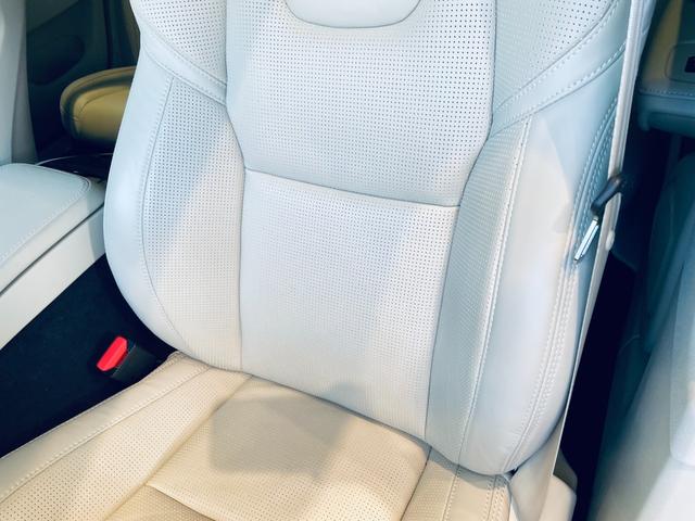 Ｖ６０ Ｔ６　ツインエンジン　ＡＷＤ　モメンタム　ＨＵＤ　ＡＣＣ　ＨａｒｍａｎＫａｒｄｏｎ　ＢＬＩＳ　純正ナビ　ＴＶ　３６０°ｃａｒｐｌａｙ　純１８インチＡＷ　ＬＥＤ　電動リアゲート　革シート　メモリパワーシート　エアシートヒーター　自動駐車（45枚目）