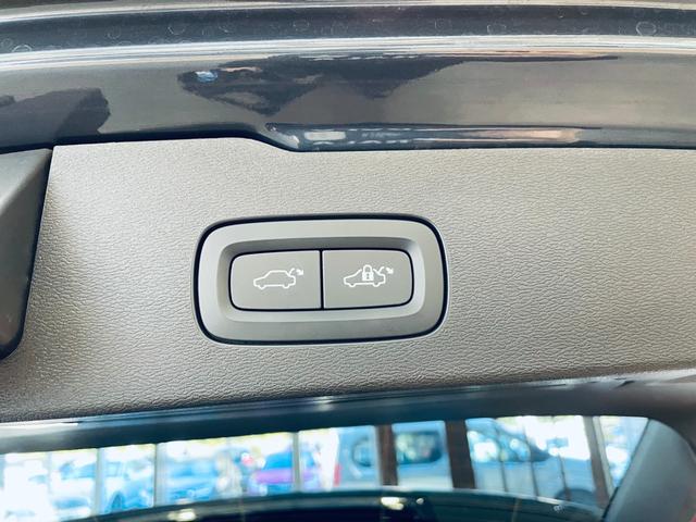 Ｖ６０ Ｔ６　ツインエンジン　ＡＷＤ　モメンタム　ＨＵＤ　ＡＣＣ　ＨａｒｍａｎＫａｒｄｏｎ　ＢＬＩＳ　純正ナビ　ＴＶ　３６０°ｃａｒｐｌａｙ　純１８インチＡＷ　ＬＥＤ　電動リアゲート　革シート　メモリパワーシート　エアシートヒーター　自動駐車（49枚目）