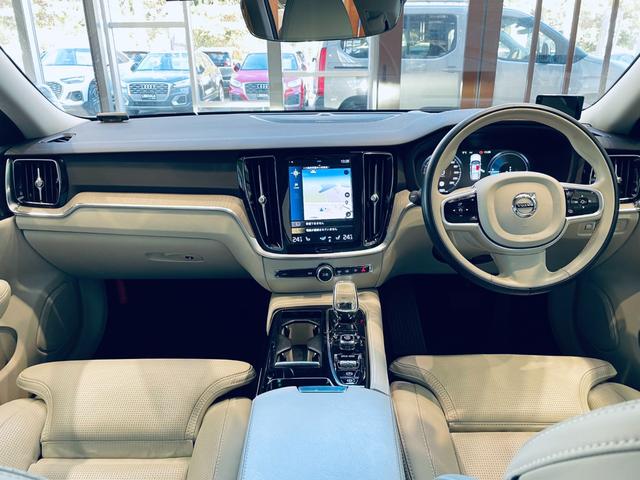 Ｖ６０ Ｔ６　ツインエンジン　ＡＷＤ　モメンタム　ＨＵＤ　ＡＣＣ　ＨａｒｍａｎＫａｒｄｏｎ　ＢＬＩＳ　純正ナビ　ＴＶ　３６０°ｃａｒｐｌａｙ　純１８インチＡＷ　ＬＥＤ　電動リアゲート　革シート　メモリパワーシート　エアシートヒーター　自動駐車（50枚目）