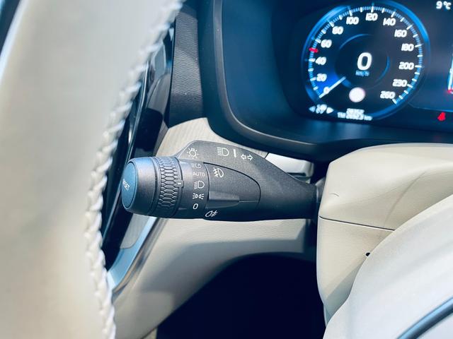 Ｖ６０ Ｔ６　ツインエンジン　ＡＷＤ　モメンタム　ＨＵＤ　ＡＣＣ　ＨａｒｍａｎＫａｒｄｏｎ　ＢＬＩＳ　純正ナビ　ＴＶ　３６０°ｃａｒｐｌａｙ　純１８インチＡＷ　ＬＥＤ　電動リアゲート　革シート　メモリパワーシート　エアシートヒーター　自動駐車（53枚目）