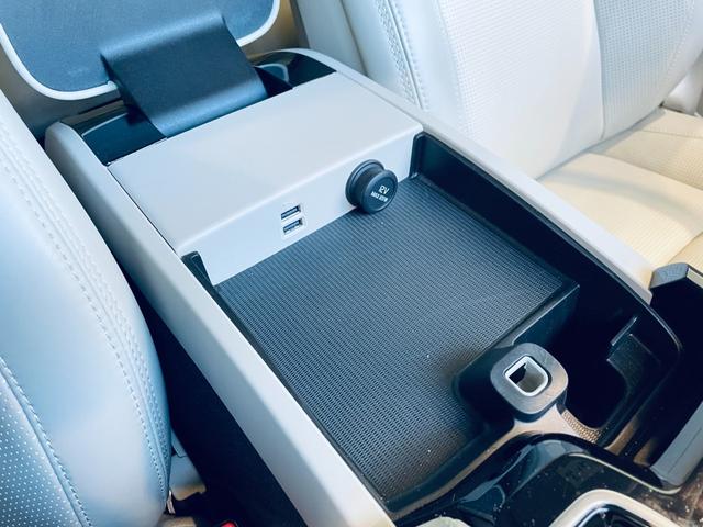 Ｖ６０ Ｔ６　ツインエンジン　ＡＷＤ　モメンタム　ＨＵＤ　ＡＣＣ　ＨａｒｍａｎＫａｒｄｏｎ　ＢＬＩＳ　純正ナビ　ＴＶ　３６０°ｃａｒｐｌａｙ　純１８インチＡＷ　ＬＥＤ　電動リアゲート　革シート　メモリパワーシート　エアシートヒーター　自動駐車（67枚目）