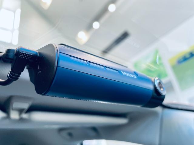 Ｖ６０ Ｔ６　ツインエンジン　ＡＷＤ　モメンタム　ＨＵＤ　ＡＣＣ　ＨａｒｍａｎＫａｒｄｏｎ　ＢＬＩＳ　純正ナビ　ＴＶ　３６０°ｃａｒｐｌａｙ　純１８インチＡＷ　ＬＥＤ　電動リアゲート　革シート　メモリパワーシート　エアシートヒーター　自動駐車（72枚目）