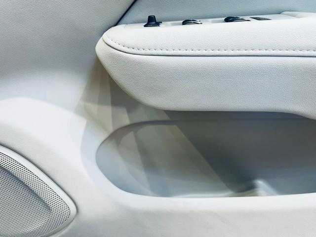 Ｖ６０ Ｔ６　ツインエンジン　ＡＷＤ　モメンタム　ＨＵＤ　ＡＣＣ　ＨａｒｍａｎＫａｒｄｏｎ　ＢＬＩＳ　純正ナビ　ＴＶ　３６０°ｃａｒｐｌａｙ　純１８インチＡＷ　ＬＥＤ　電動リアゲート　革シート　メモリパワーシート　エアシートヒーター　自動駐車（80枚目）