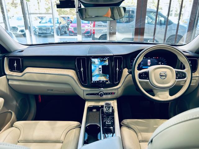 ＸＣ６０ アルティメット　Ｂ５　ＡＷＤ　パノラマＳＲ　ＨＵＤ　ＡＣＣ　ＨａｒｍａｎＫａｒｄｏｎ　純正ナビ　３６０°ｃａｒｐｌａｙ　純１９インチＡＷ　ＬＥＤ　電動リアゲート　ワイヤレス充電　革シート　メモリパワーシート　エアシートヒーター（2枚目）