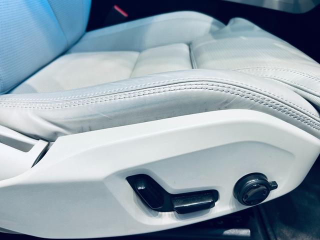 ＸＣ６０ アルティメット　Ｂ５　ＡＷＤ　パノラマＳＲ　ＨＵＤ　ＡＣＣ　ＨａｒｍａｎＫａｒｄｏｎ　純正ナビ　３６０°ｃａｒｐｌａｙ　純１９インチＡＷ　ＬＥＤ　電動リアゲート　ワイヤレス充電　革シート　メモリパワーシート　エアシートヒーター（35枚目）